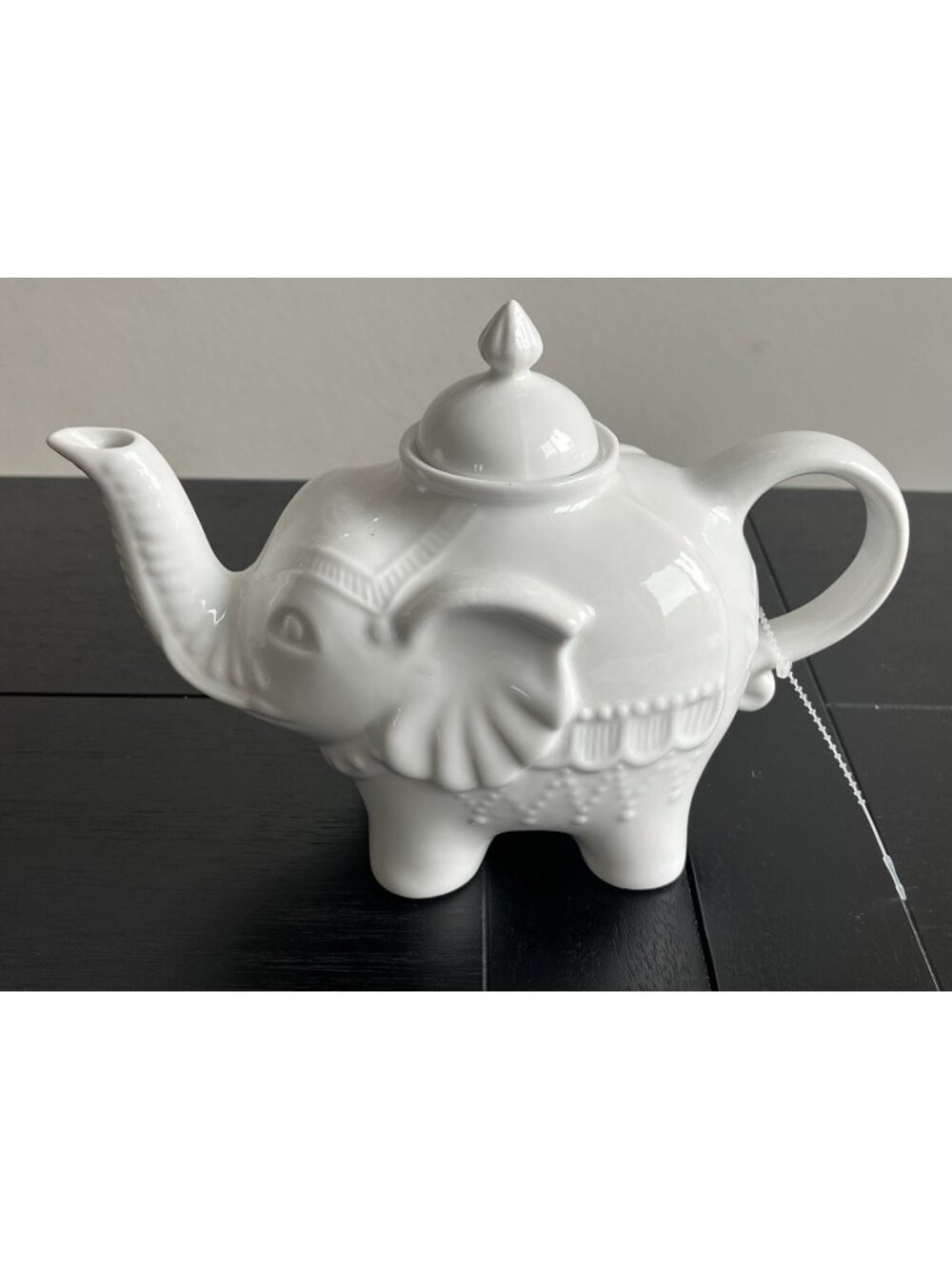 Cordon Bleu BIA White Porcelain Elephant Teapot Microwave & Dishwasher Safe 28oz